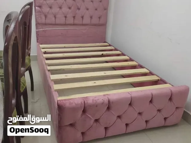 سرير معاه ملل للبيع ب أحسن الأسعار و عندي توصيل و معايا ضمان علشان تتأكد إن الشغل نظيف كلمني دلوقتي