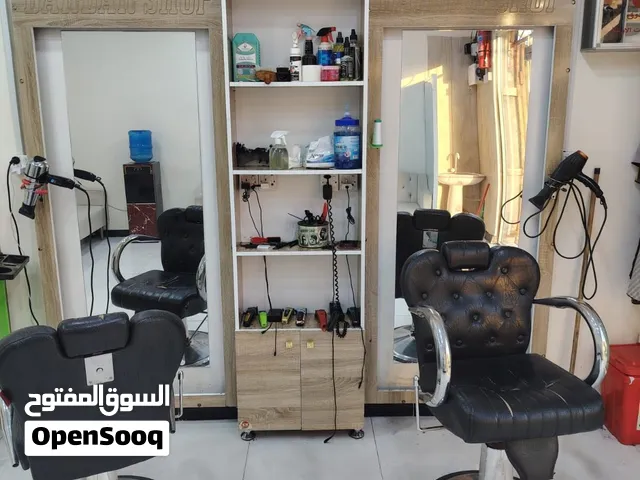 رفوف حلاقه السعر 125 وبيها مجال
