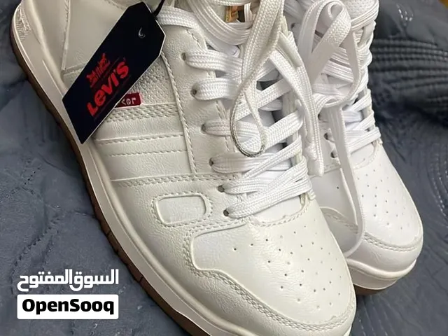 بوط Levi’s للبيع