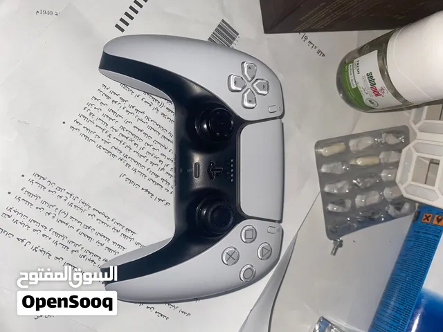 اليد بليستيشن 5 لي جايه مع الجهاز
