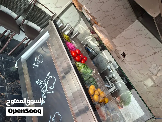 عدة مطعم كاملة للبيع – استخدام شهرين فقط!