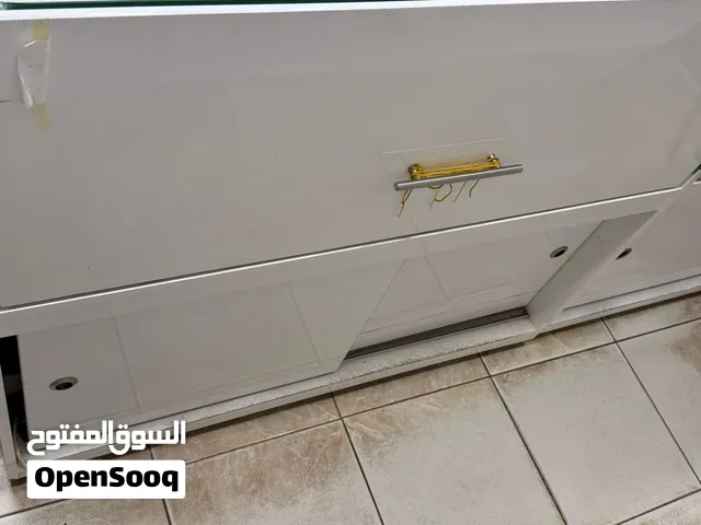 بتارين عدد 3  مكيف 1 طن عادي  شاشة 42 بوصه  هوكات تعليق عدد 100  مروحه