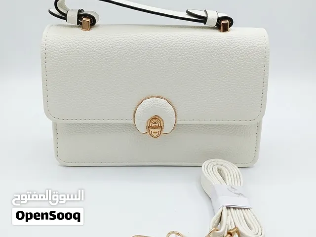 حقائب جلد جديدة بأحجام وألوان مختلفة للبيع