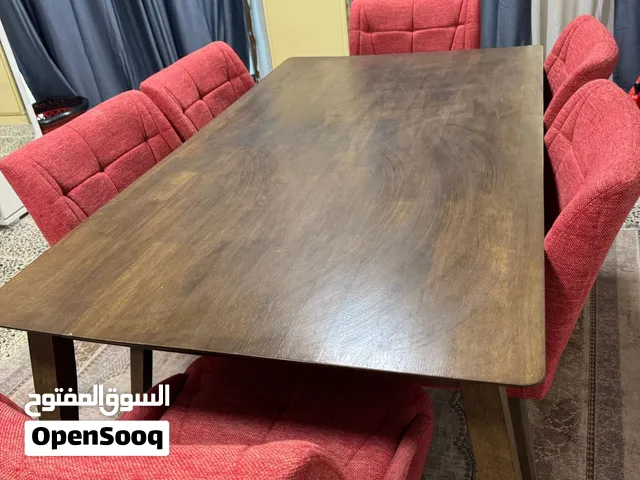 ميز طعام خشب نظيف جداً اثاث الجشعمي ثقيل
