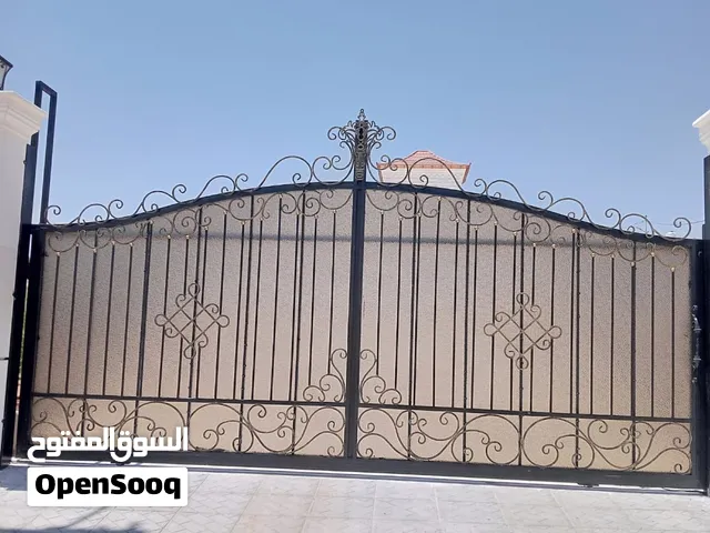 معلم حدادة وتفصيل حسب الطلب (أبواب، شبابيك، مظلات)  حديد ثقيل