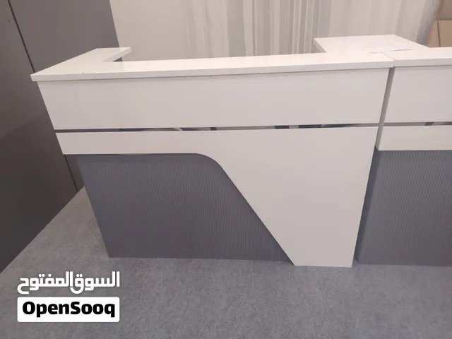 ميز سكرتير  ميز ستقبال ضيوف  القياسات الموقع البصرة الجنية شارع البهو  عدد 2 غير مستخدم