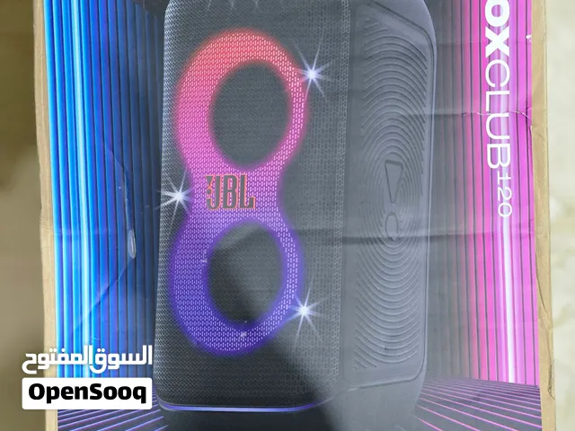 يوجد عدد 2 سماعات jbl الأصلية وارد السعودية، واحدة بكرتون والثانية بدون