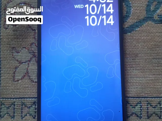 هاتف Samsung galaxy a04 يعمل بي نظام HyperUI 2