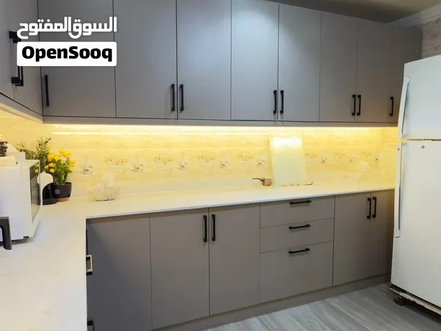 مطبخ أمريكي مودرن فاخر – استعمال خفيف جداً ومغلف بالكامل