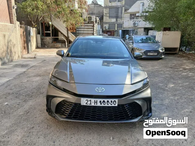 2025 تويوتا كامري SE