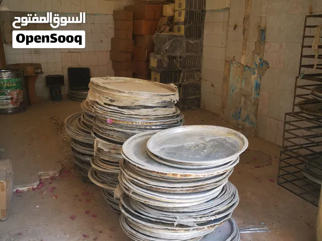 معدات حلويات ثلاجات وسدور مكنة طحن فستق موازين علب حلويات خزاين للموظفين سواتر هوا
