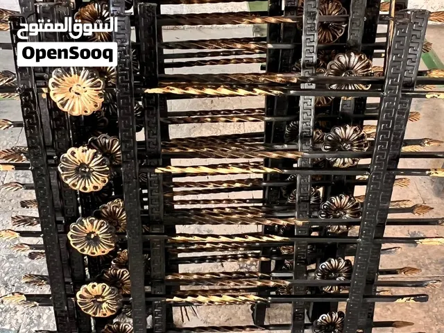 الحمايات حديد متر ونص والمترين الحربات الثقيل ...  ((المتر ونص )) 13 دينار  ((مترين))  17 دينار