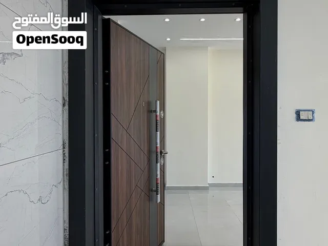 شقة للبيع طابق الثالث مع رووف وترس في أجمل مناطق منطقة الجبيهة