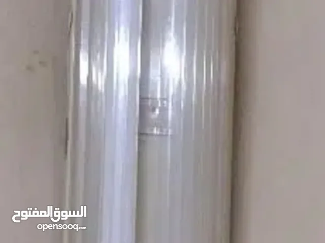 كشاف طوارئ شحن كهربا وبطاريات. والبيع لعدم الاحتياج الية. عدد 2 لمبة 60 سم.