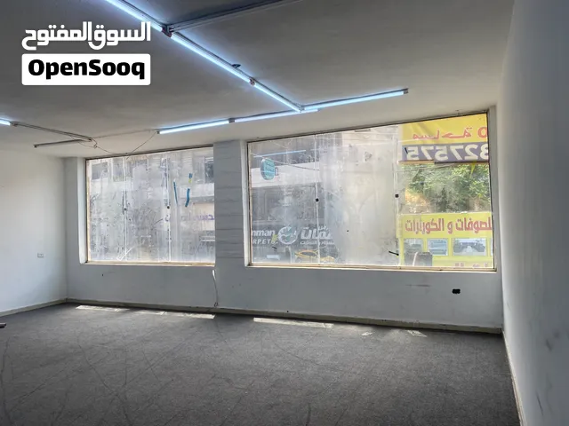 طابق اول واجهه زجاجيه في طلوع المصدار  في عماره تجاريه  مساحة 180 متر و معه ساحه  خلفيه  للايجار