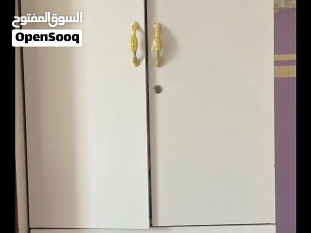 كنتور 2 باب تعليق ملابس مع 3 جرار كبير و باب علوي ، نظيف 95%