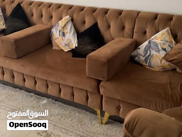 طقم جلوس وسرير كبير وسرير أطفال بحالة ممتازه للبيع بداعي السفر