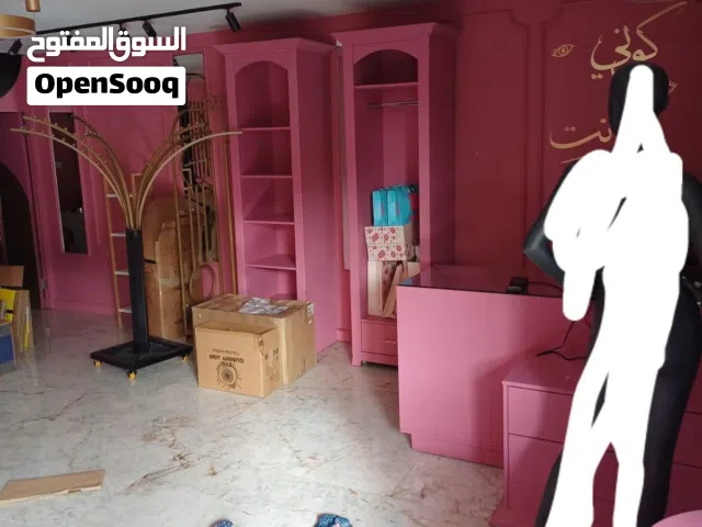 ديكور معرض كامل فاخر 24 قطعة بحالة ممتازة  تكلفة تفصيل 30 ألف - للبيع