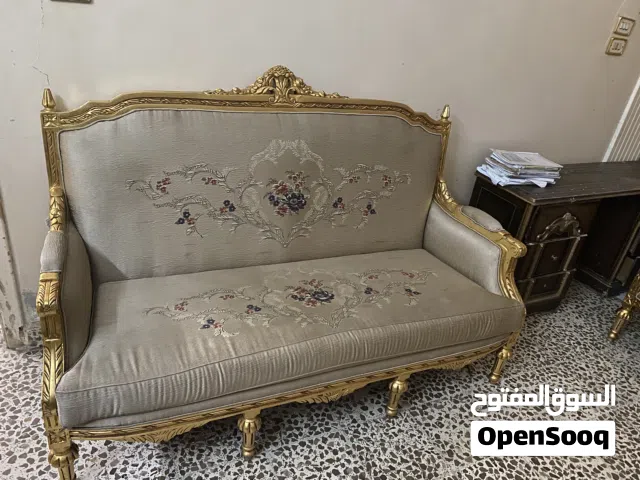 كنب ستيل خشب دمياطي (خرشوفة ) و اسفنج امريكي درجة اولى مع الطاولات نظيف للبيع
