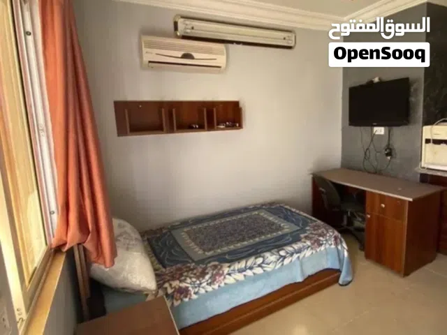 استوديو مفروش  طابق ثاني مع مصعد يبعد عن اليرموك 5 دقائق في سكن للطالبات بمنطقة هادئة ومخدومة.