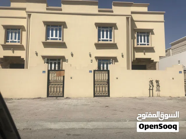 غرفة للموظفين والطلاب بالخوض السوق وقريب من المركز الصحي