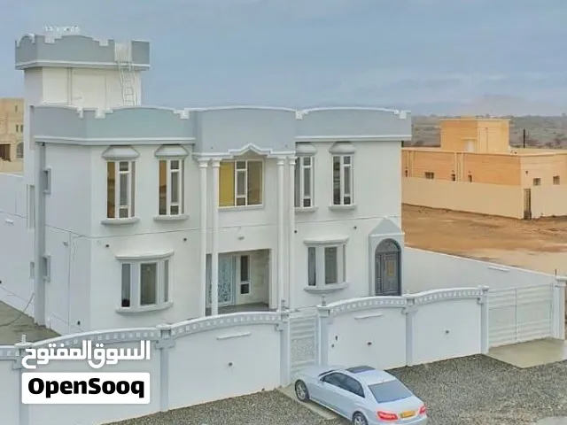 منزل مميز للبيع في منح بموقع استثنائي و خصوصية عالية