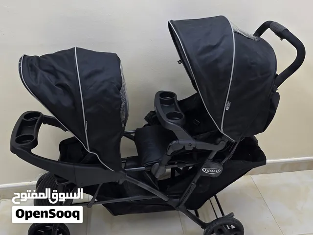 عربة الطفلين جديدة