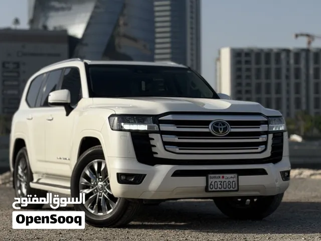 لاند كروزر 2023 للأجار اليومي ب77 مع عرض استأجر 3 ايام و احصل تخفيض و متوفر للأجار الاسبوعي و الشهري