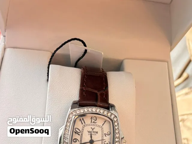 ساعة نسائية فيكتور كلاسيكية محاطة بأحجار كريستال