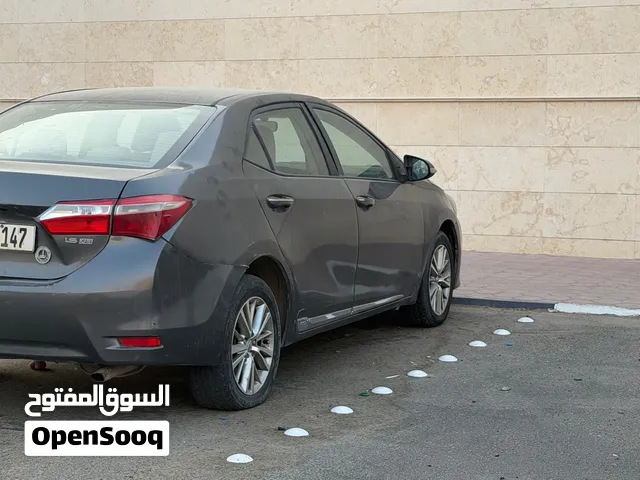 تويوتا كورلا 2015