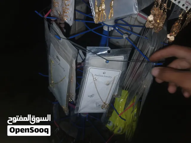 أي قطعة بـ 100 ريال