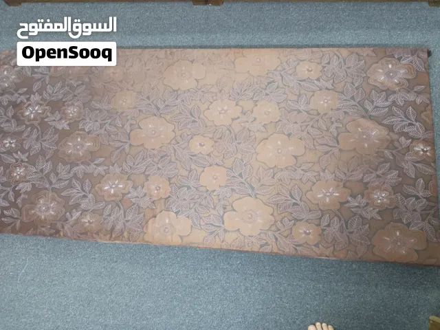 فرشات ثنتين  90 عرض طول مترين فرشه 70 عرض طول 170 وطاوله سعر مغري جدا