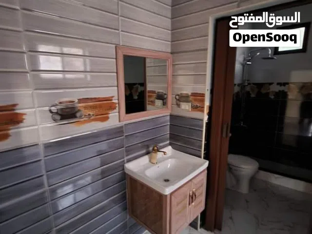 معلم بليط لتركيب جميع انواع البلاط والرخام بكافه انواعه وتركيب الدرج والشحف والمطابخ
