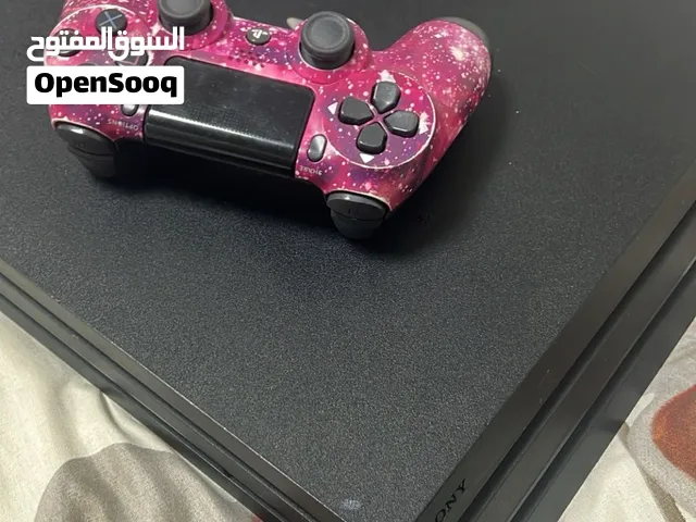 بلايستيشن 4 برو (PS4 Pro) مساحة 1 تيرا مع يد تحكم استخدام خفيف جداً