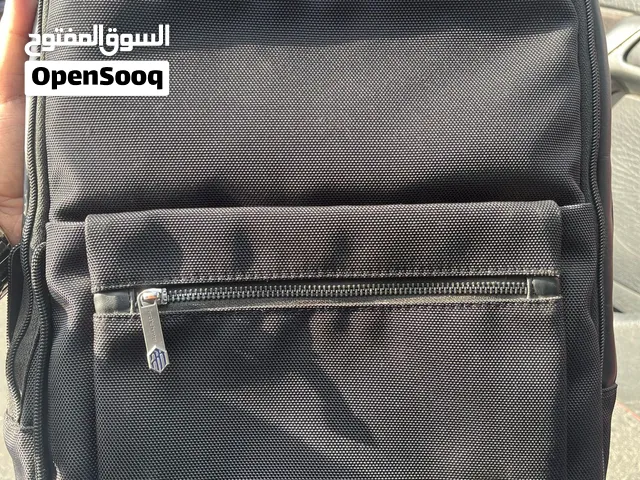 شنطة arctic hunter اصلية 100/100 و مستخدمه استخدام بسيط جداً