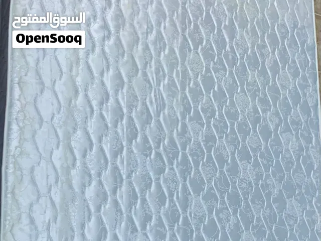 فرشة نوم مزدوجه كينج الحجم 20x180x20. استعمال شهر فقط و قابل للتفاوض