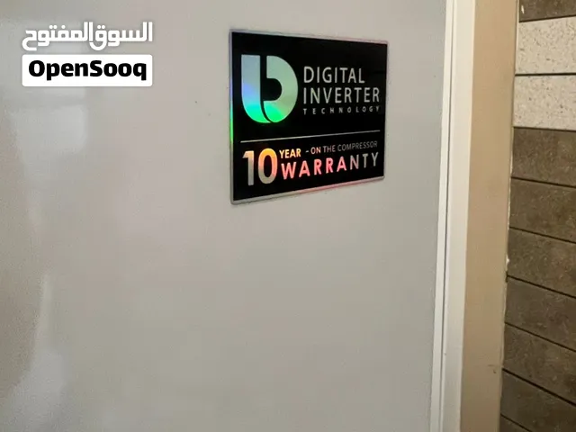 ثلاجة سامسونج متوسطة الحجم بحالة جيدة
