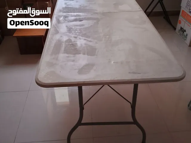 طاولة كبيرة سهلة الاستعمال ولا تحتاج مكان في المنزل