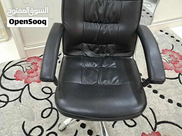طاول وكراسي وسجاد