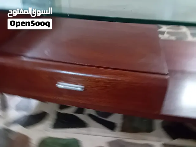طاولة وسط بحالة ممتازة