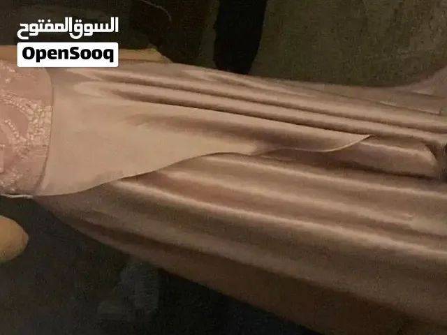 فستان دانتيل وساتان