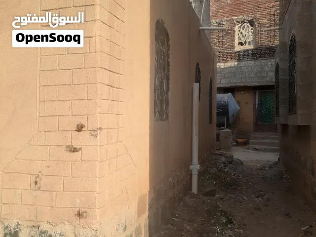 بيت شعبي في لبنتين ونص في متنه