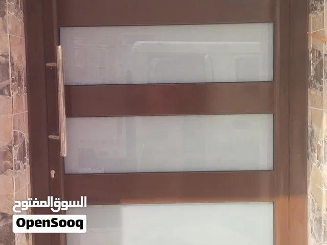 نُضفي على مساحتك أناقةً وقوة! هل تبحث عن أعمال ألمنيوم وزجاج فاخرة في البحرين؟ نقدم حلولاً عصرية عال