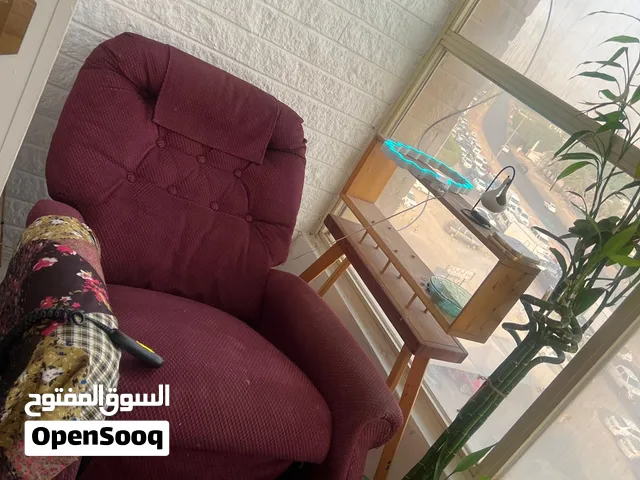 كرسي ليزي بوس يتمدد للمشاهده  بريموت شغال نظيف ماقي اي شي
