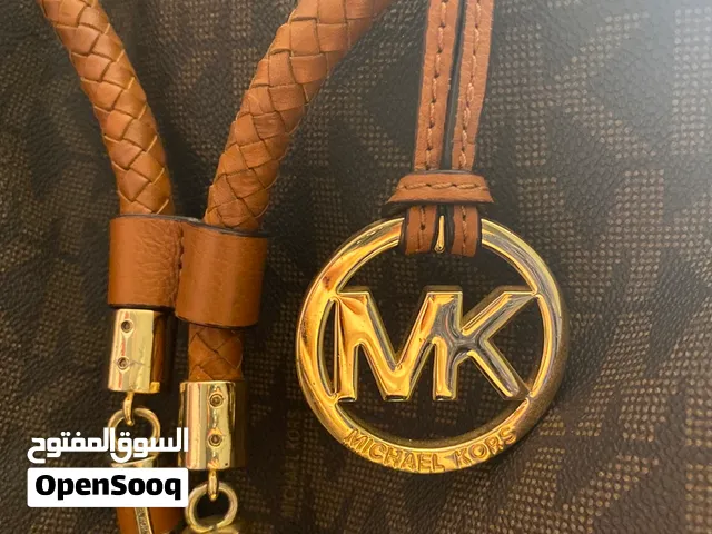 شنطة مايكل كورس Michael Kors نسائيه حجمها متوسط