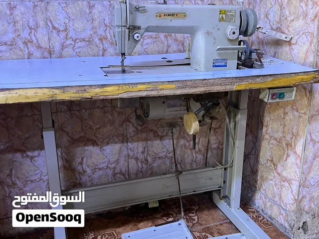 مكينه خياطه نوعيه جاكيت نظيفه  وشغاله نقص بس قايش