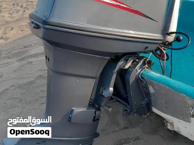 للبيع قارب 25 بدون ملكية مع محرك 85