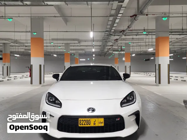 تويوتا GR86  premium موديل 2022 وارد كندا( جير عادي)