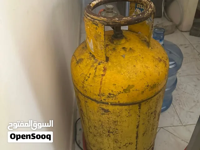 أسطوانة غاز كبير يوجد بها غاز مع بوتحاز
