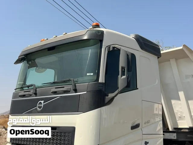 راس فولفو 2022 خليجي عُمان 6 ويل نظيف بحالة ممتازة VOLVO PRIME OVER 440FH GCC 2022 . 6 WEEL